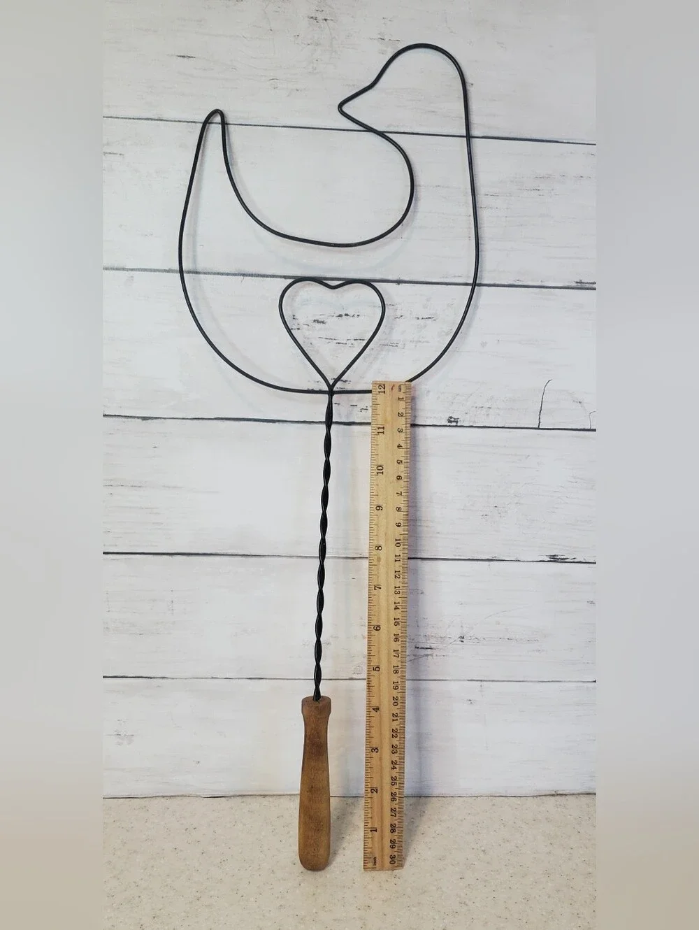 Vintage Goose Rug Beater Wire Farmhouse Decor Wood Handle Cottagecore 19.5
